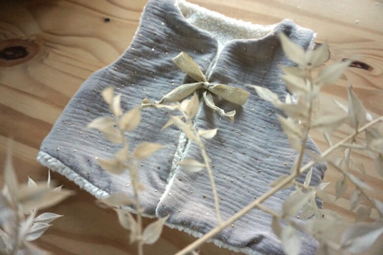 Gilet de berger bébé pois doré fond gris – Image 3