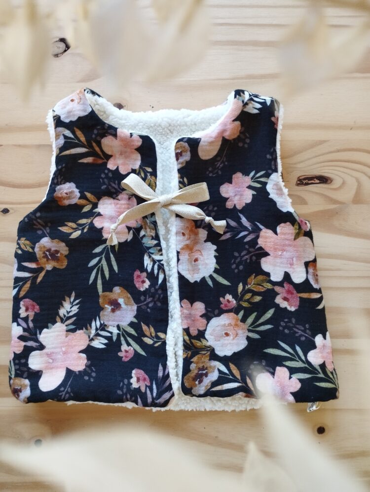 Gilet de berger Fleurs fond noir