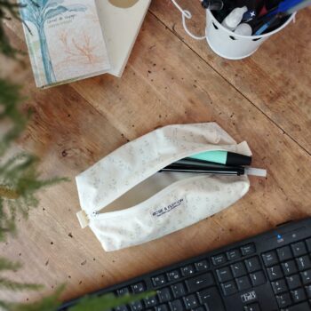 Trousse scolaire écrue à feuilles