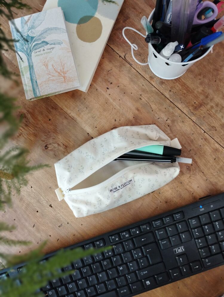 Trousse scolaire écrue à feuilles