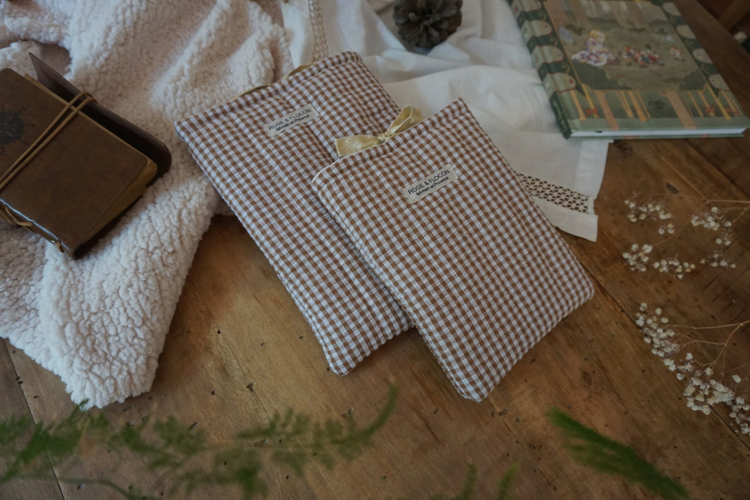 Pochette à livres Vichy Mocha – Image 3