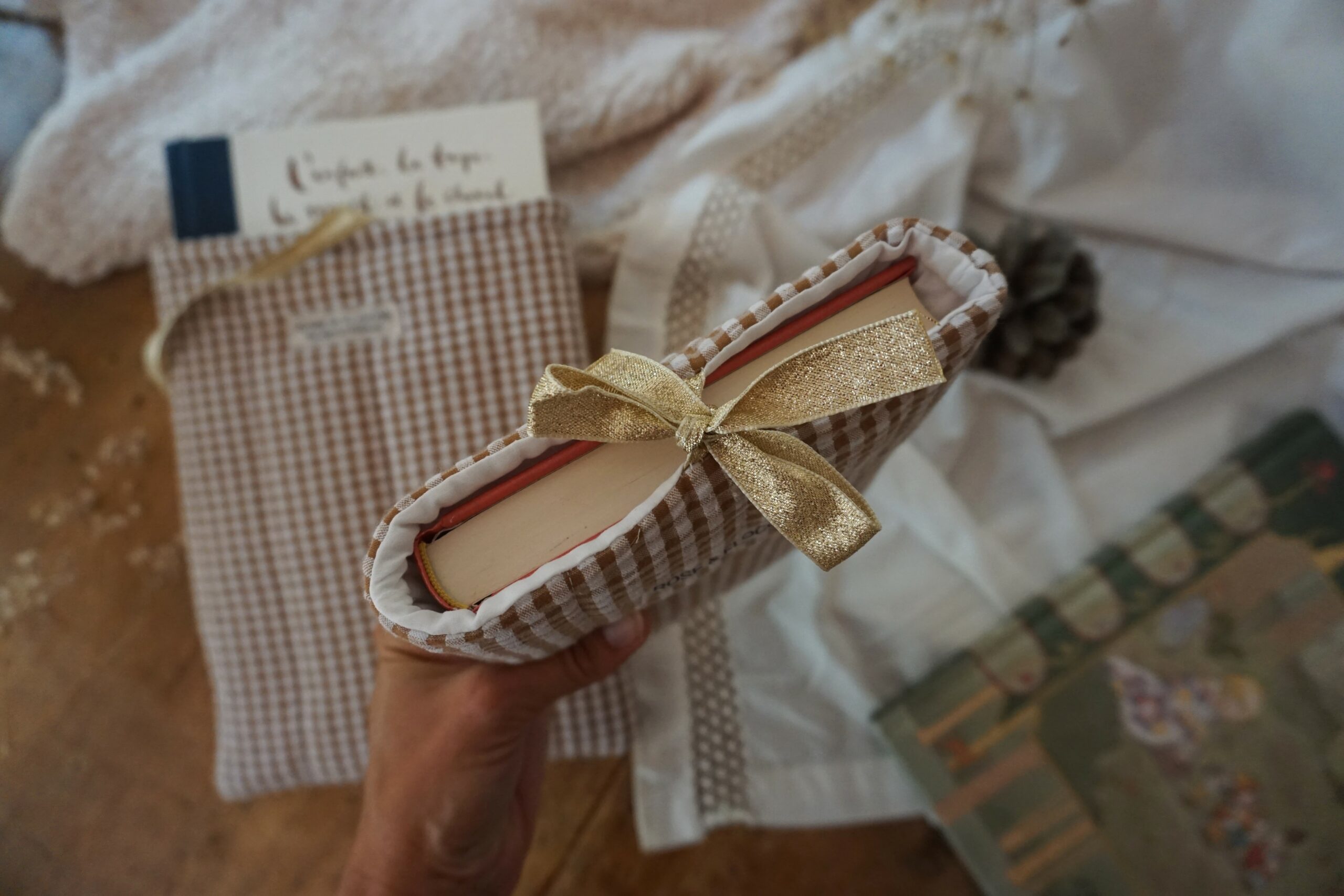 Pochette à livres Vichy Mocha – Image 6