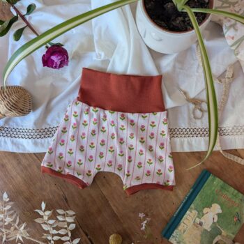 short enfant évolutif à fleurs
