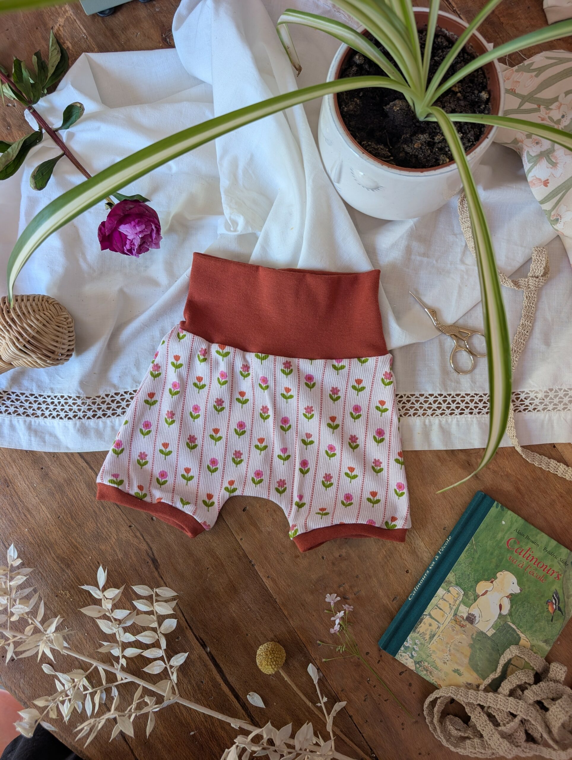 short enfant évolutif à fleurs